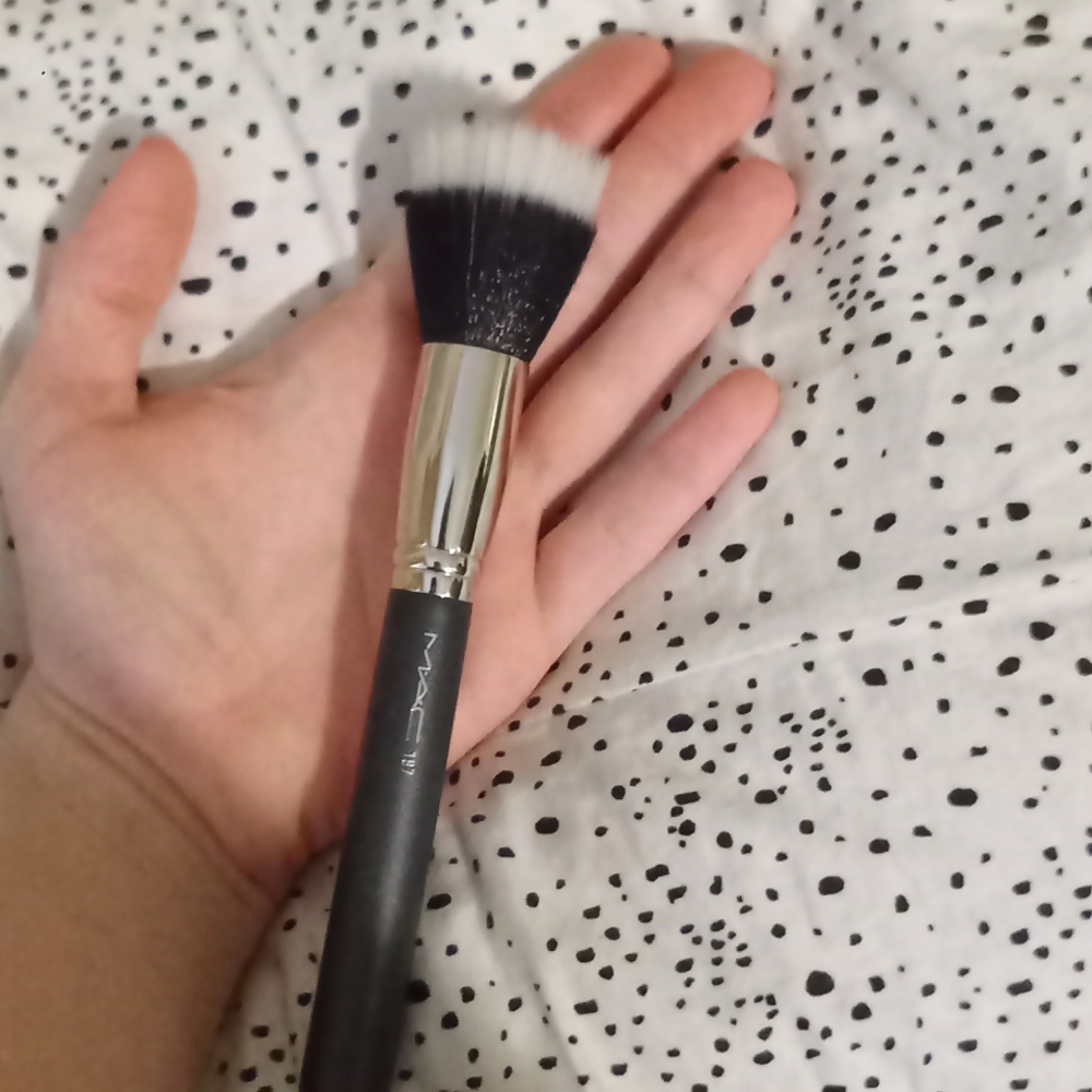 M.A.C #187 Stippling Brush